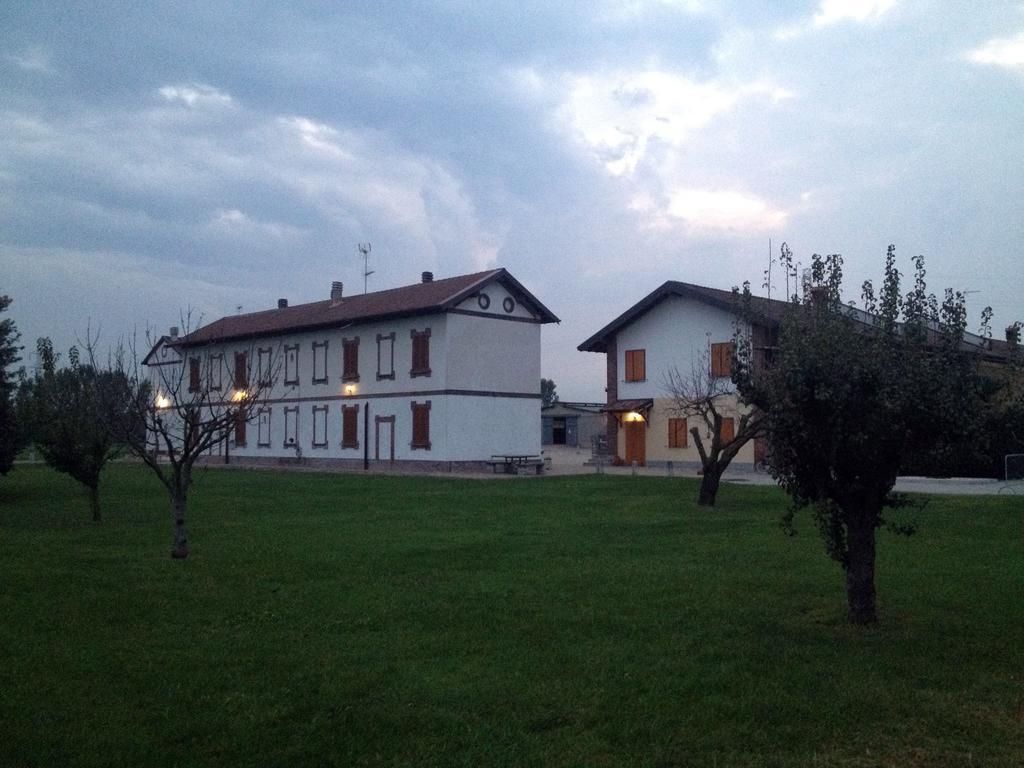 Bed And Breakfast Azienda Agricola Cascina Salazzara Magenta Exterior foto